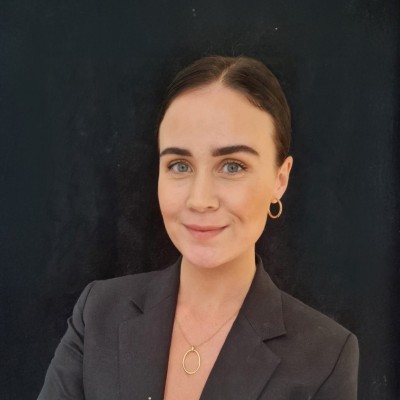 featued article author